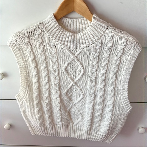 Forever 21 Jackets & Blazers - NWOT FOREVER 21 CROPPED CABLE KNIT SWEATER TANK VEST